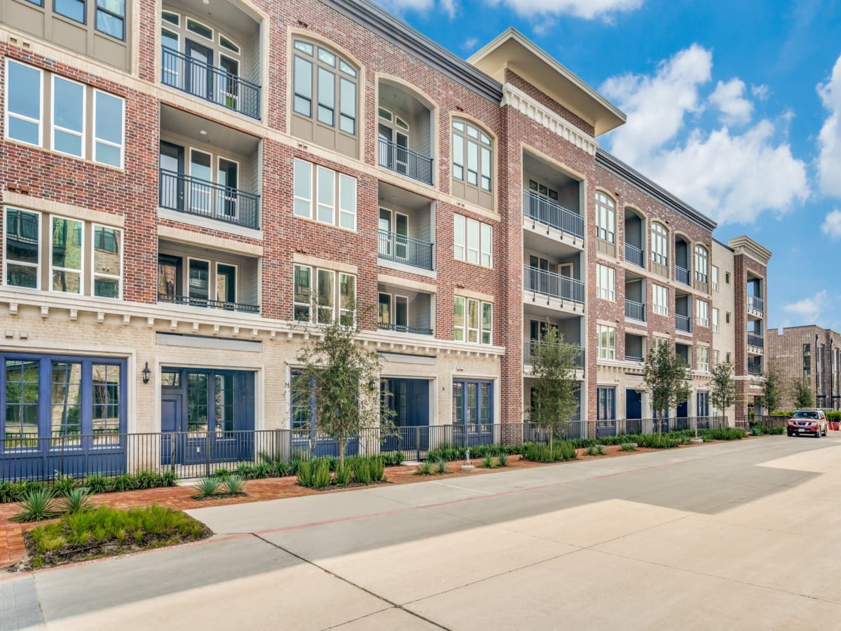 Wallis and Baker Apartments Luxury Apartments Grapevine, TX Townhomes
